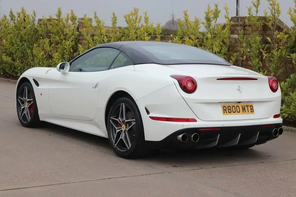 2015-ferrari-california-39-t-big-9
