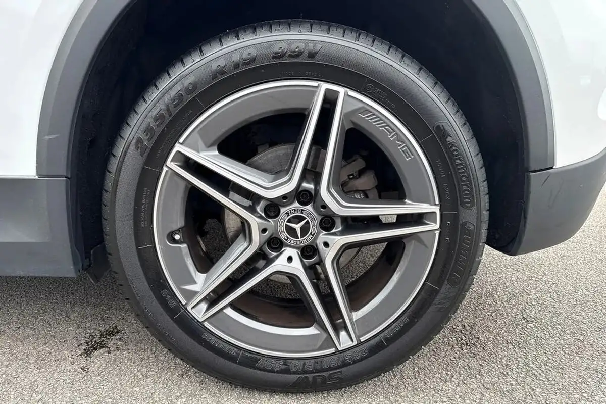 2021-mercedes-benz-gla-class-13-gla-200-amg-line-big-9