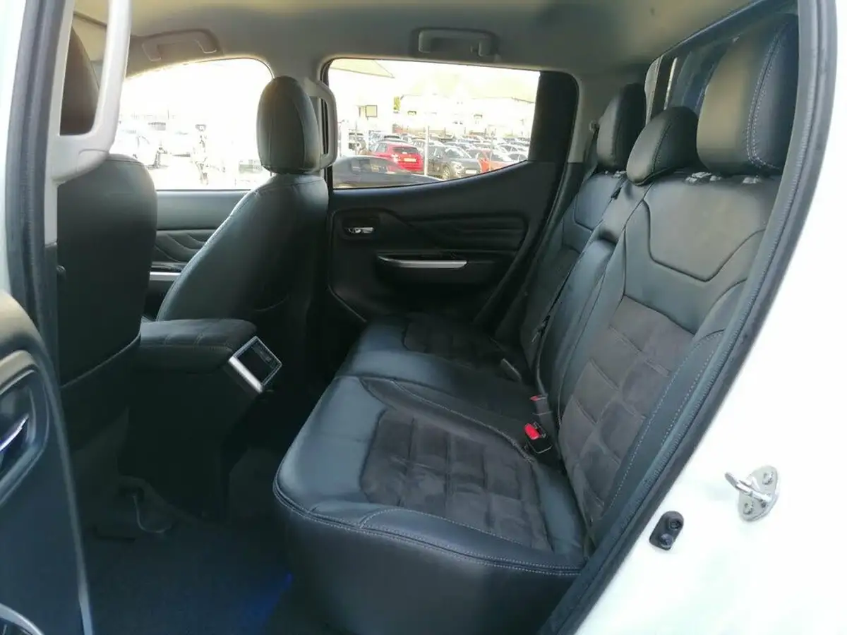 2020-mitsubishi-l200-22di-d-barbarian-x-big-14