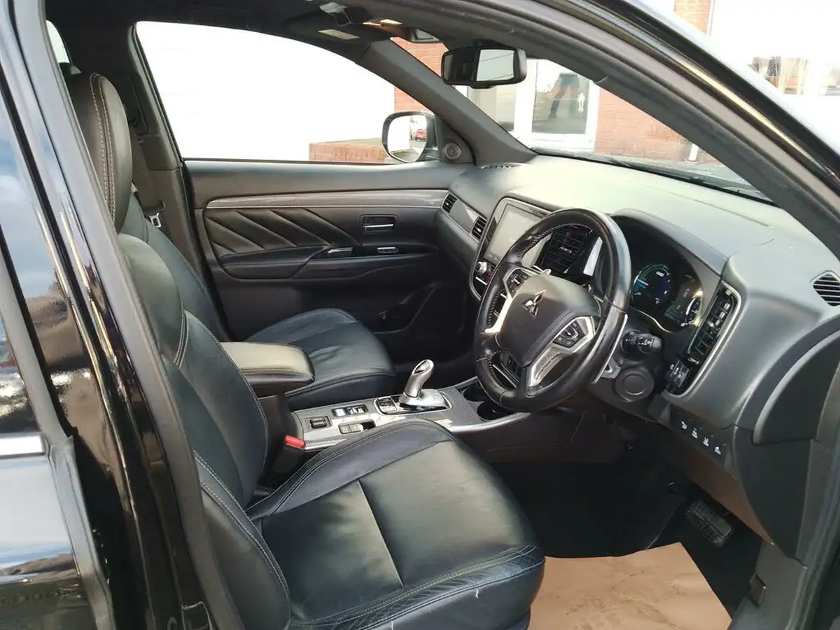 2021-mitsubishi-outlander-24-dynamic-safety-phev-big-30