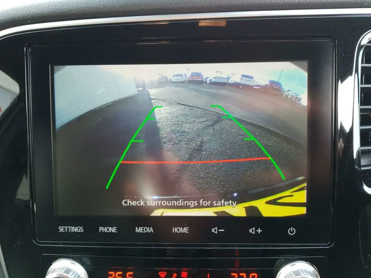 2021-mitsubishi-outlander-24-dynamic-safety-phev-big-12