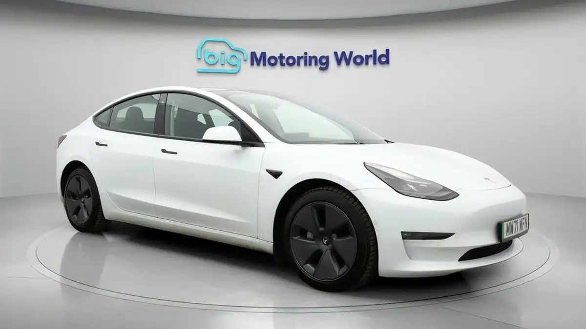 2022-tesla-model-3-e-long-range-big-0