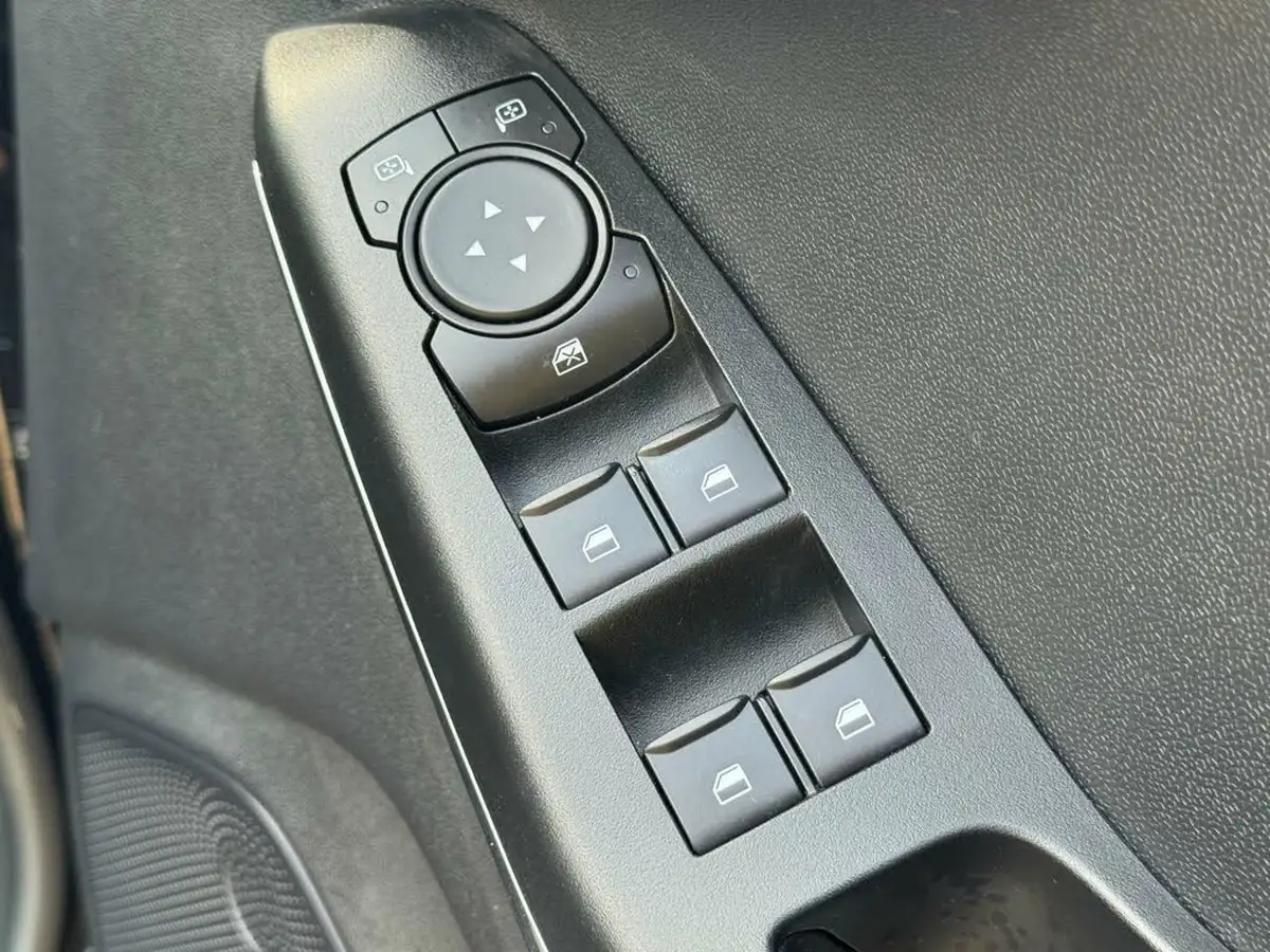 2022-ford-fiesta-10t-titanium-125ps-hybrid-mhev-powershift-big-37
