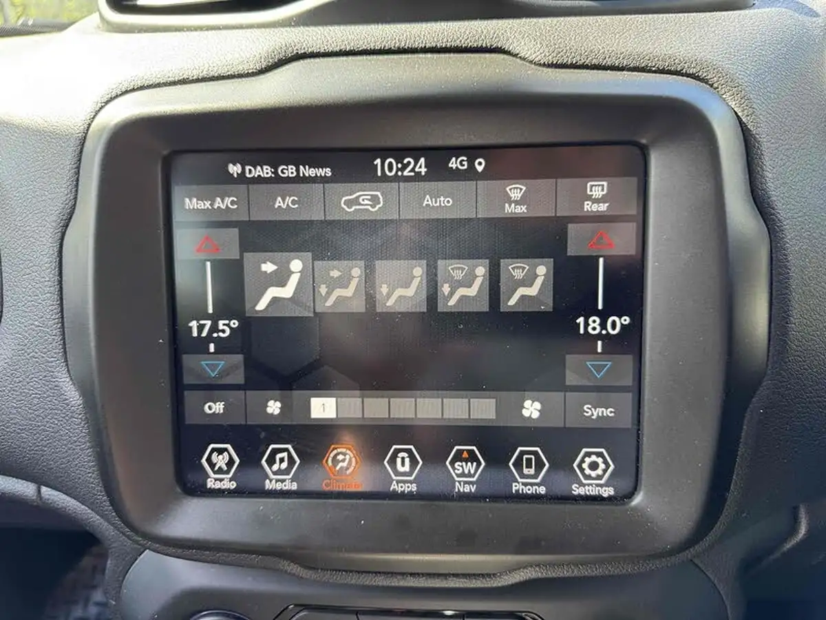 2021-jeep-renegade-10-gse-night-eagle-big-34