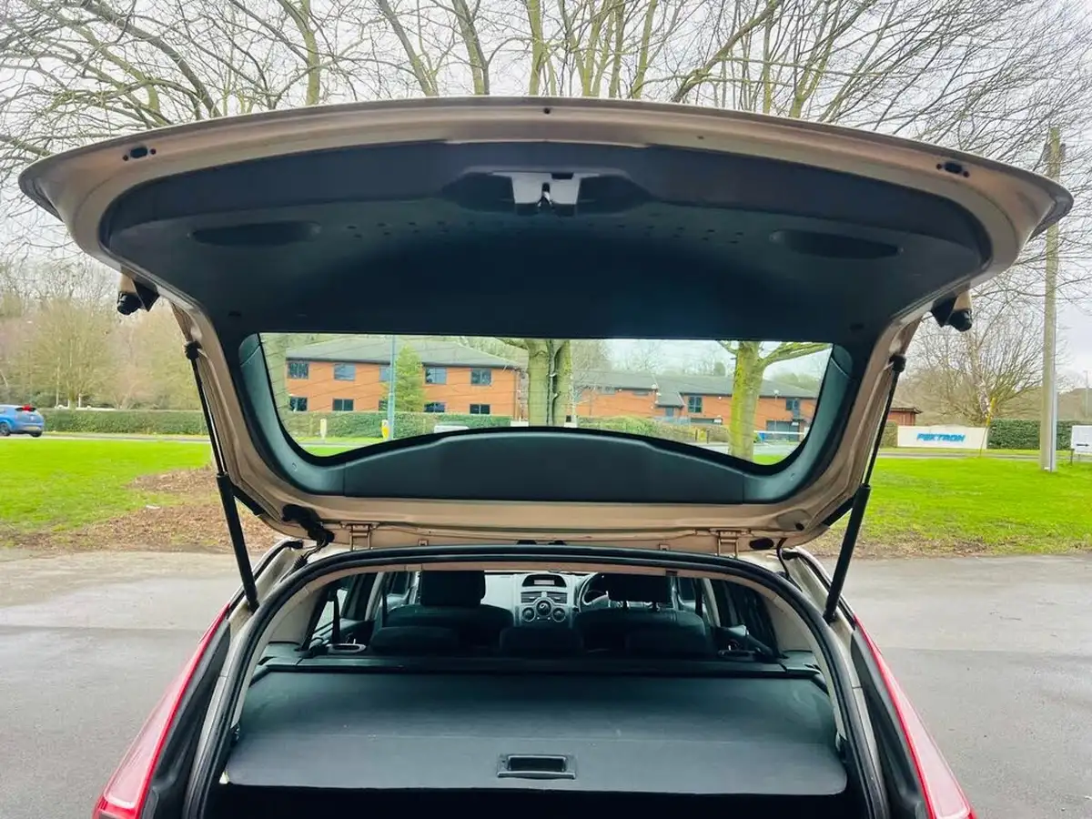 2008-renault-megane-19td-dynamique-s-non-estate-5d-big-15