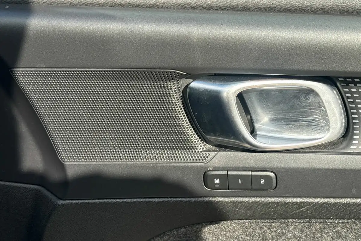 2022-volvo-xc40-e-twin-recharge-plus-big-32