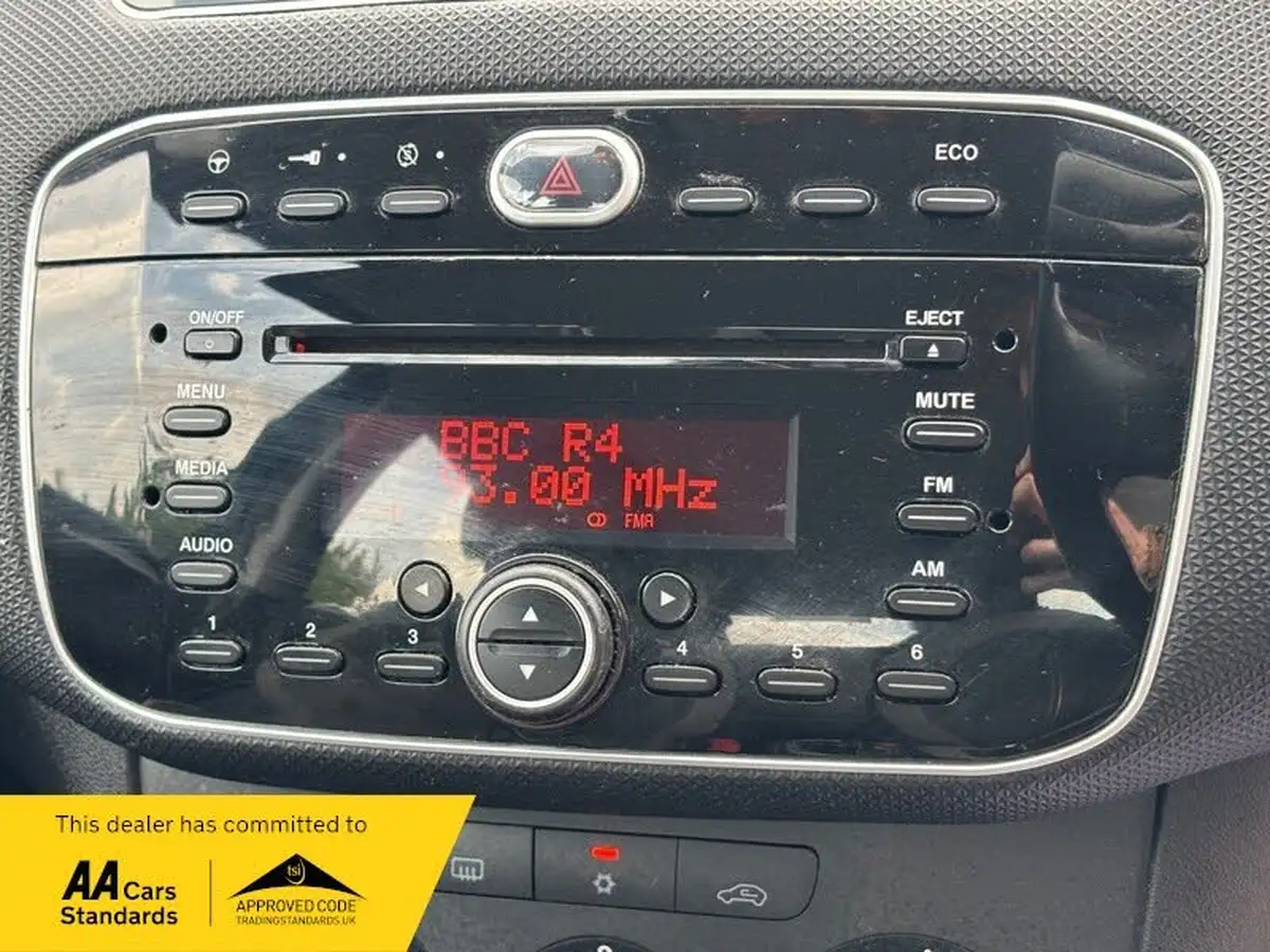 2012-fiat-punto-14-easy-77bhp-5d-dualogic-big-13