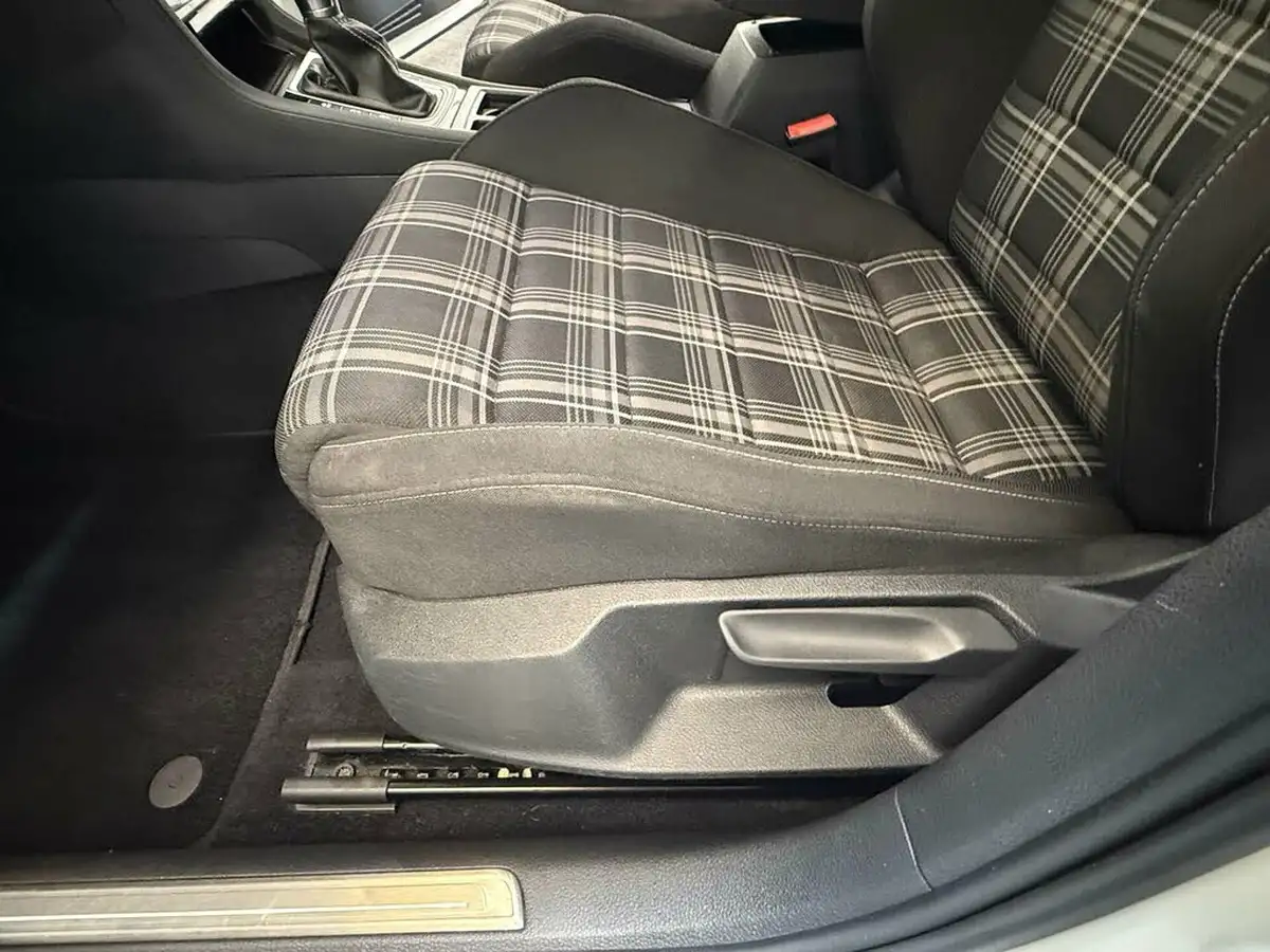 2016-volkswagen-golf-20tdi-gtd-bmt-hatchback-5d-dsg-big-49