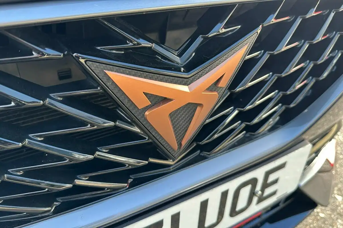2021-cupra-formentor-14-e-hybrid-v2-big-22