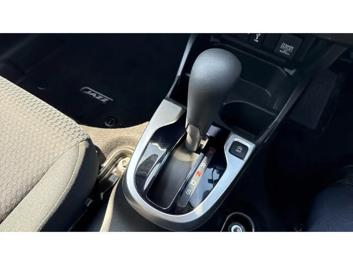2020-honda-jazz-13-i-vtec-se-cvt-big-32