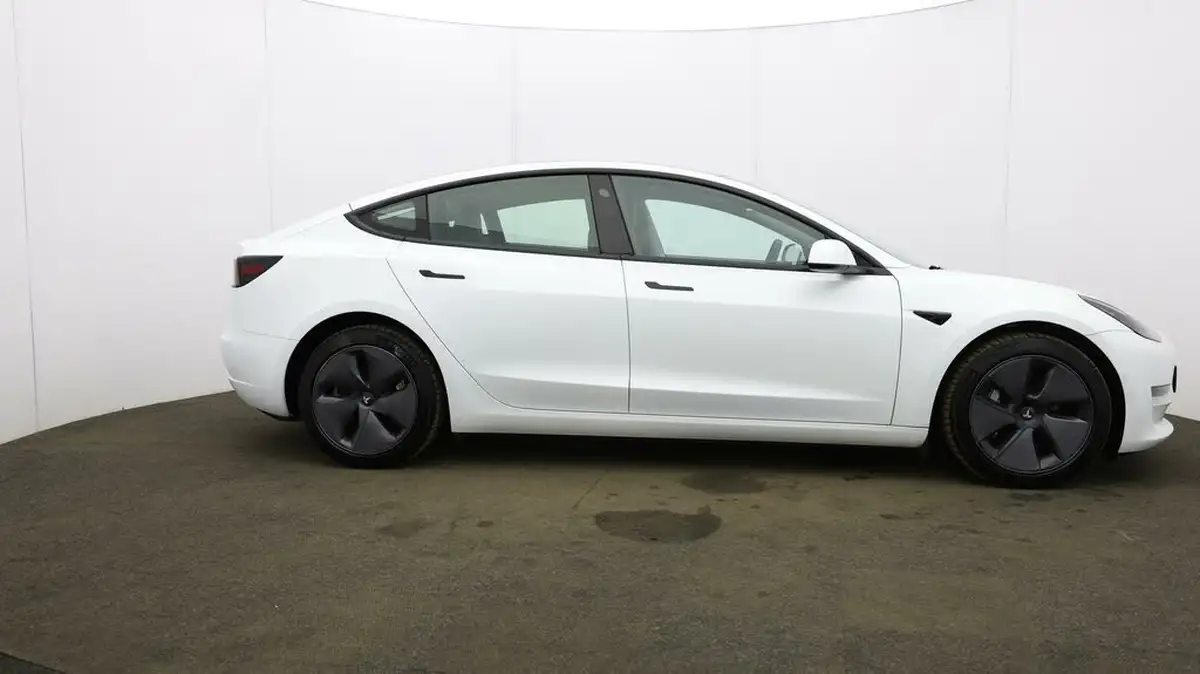 2022-tesla-model-3-e-long-range-big-51