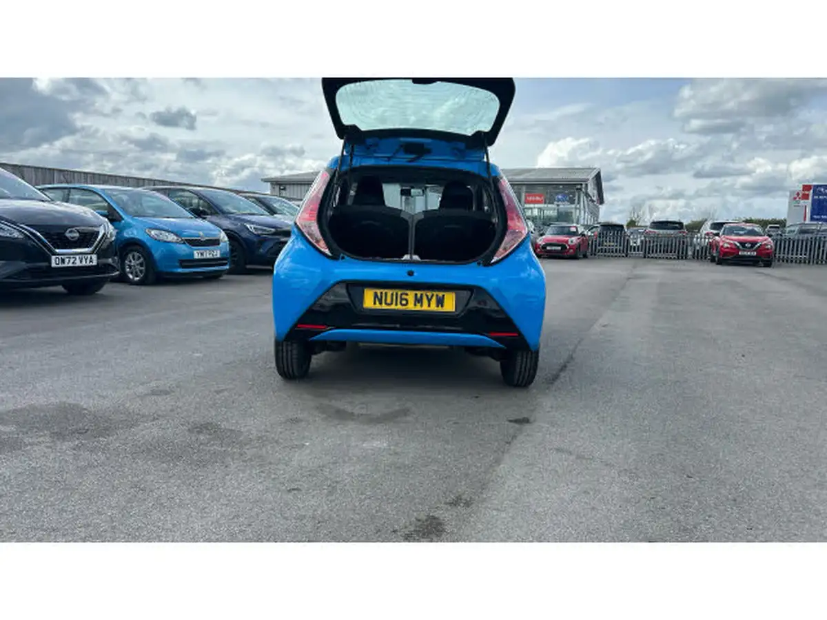 2016-toyota-aygo-10-vvt-i-x-cite-2-cyan-5d-big-3