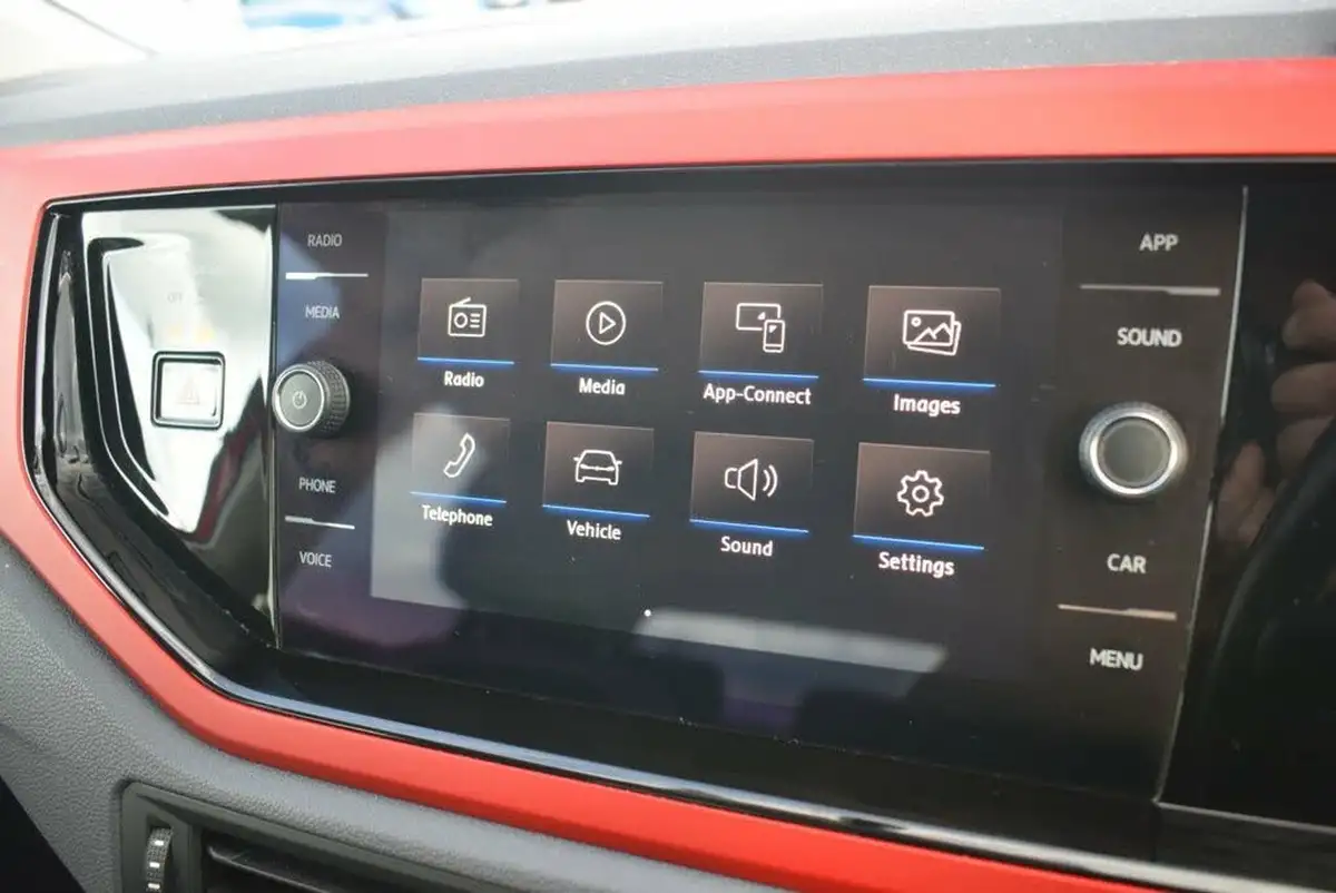 2020-volkswagen-polo-10-beats-80ps-big-19