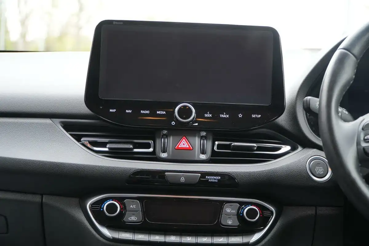 2023-hyundai-i30-10-t-gdi-premium-hatchback-big-42