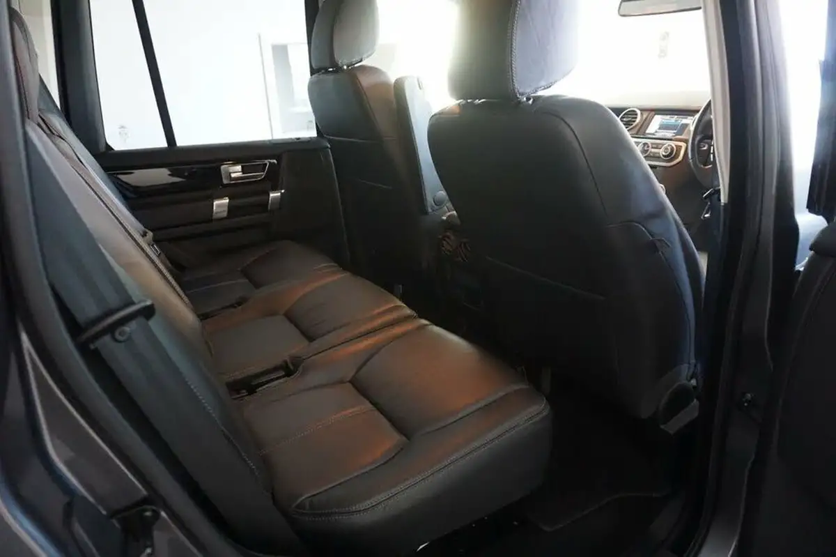 2016-land-rover-discovery-4-30-sd-v6-hse-big-37