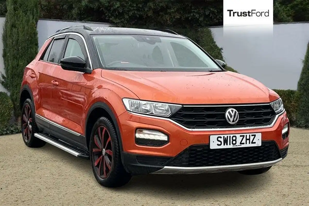 2018-volkswagen-t-roc-10-tsi-design-ss-big-0