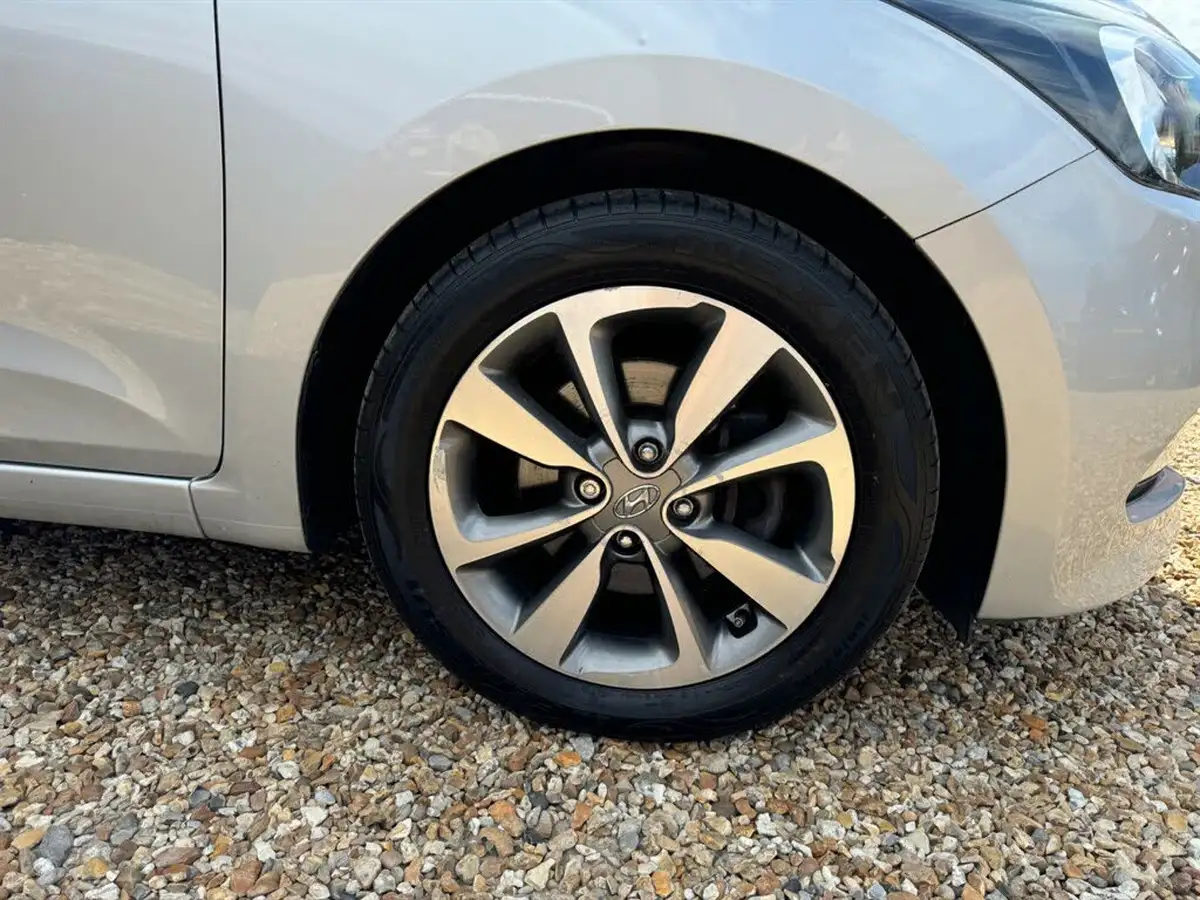 2017-hyundai-i20-10-t-gdi-turbo-edition-big-3