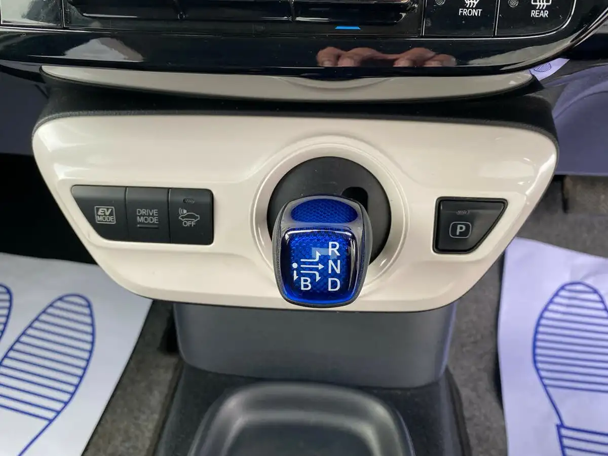 2018-toyota-prius-hybrid-big-33