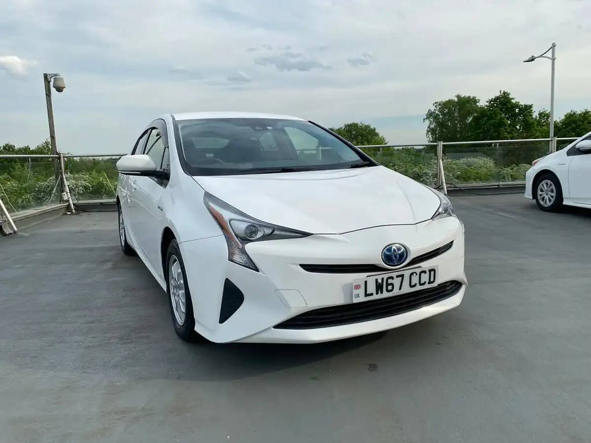 2018-toyota-prius-hybrid-big-9