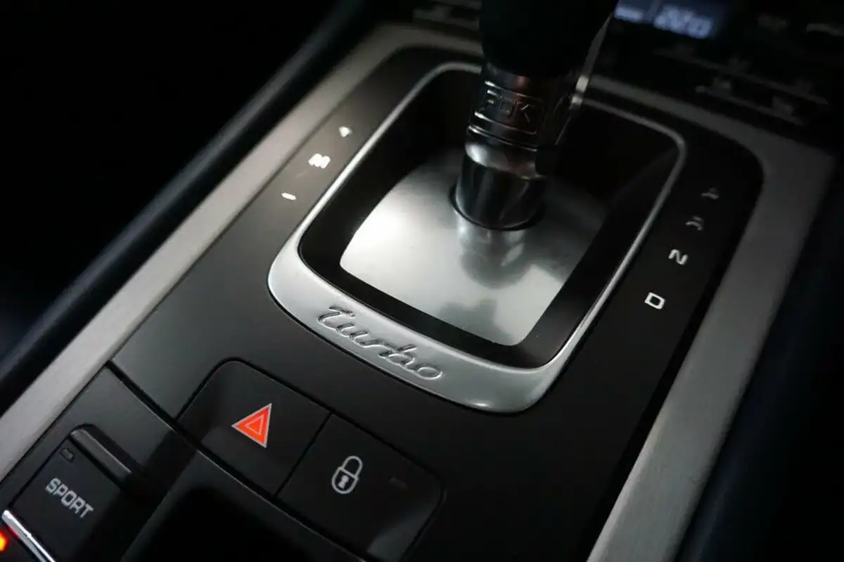 2015-porsche-911-38-turbo-coupe-big-31