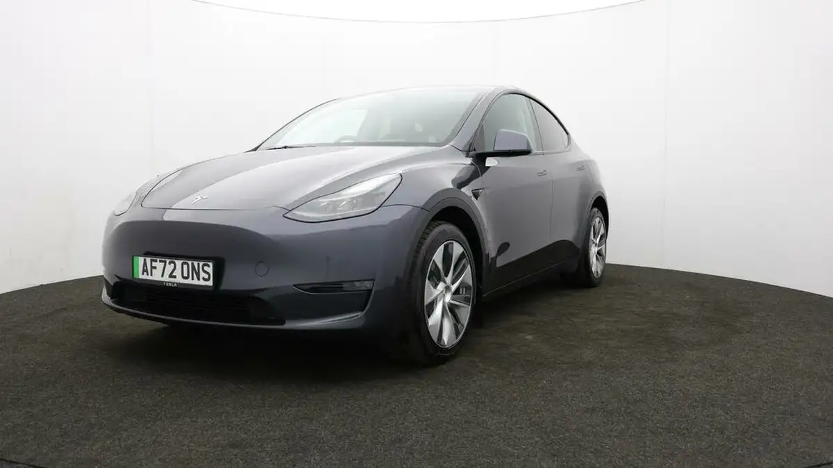 2022-tesla-model-y-e-long-range-big-53