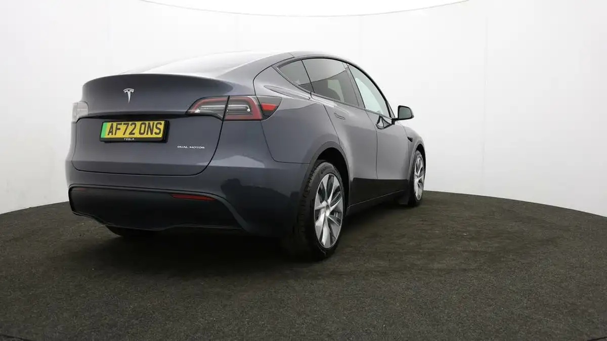 2022-tesla-model-y-e-long-range-big-77