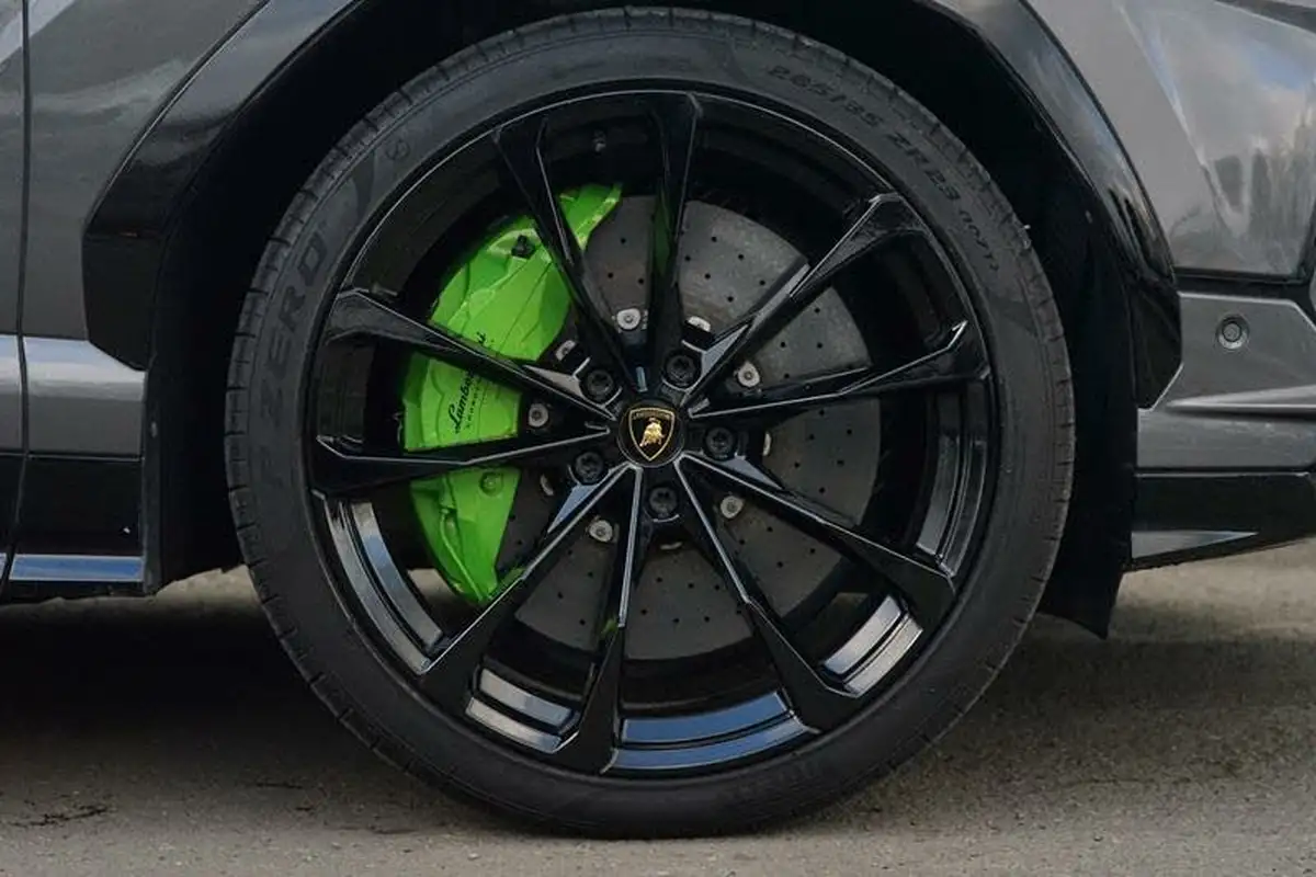2023-lamborghini-urus-40-no-trim-big-8