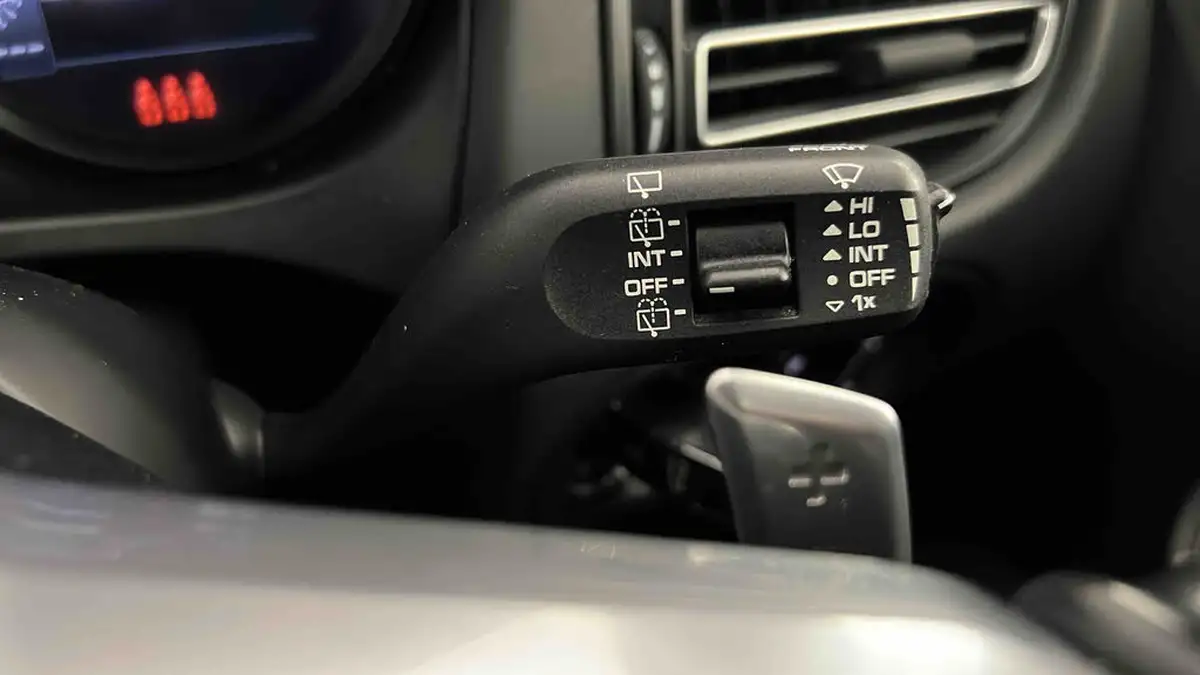 2019-porsche-macan-20-big-37