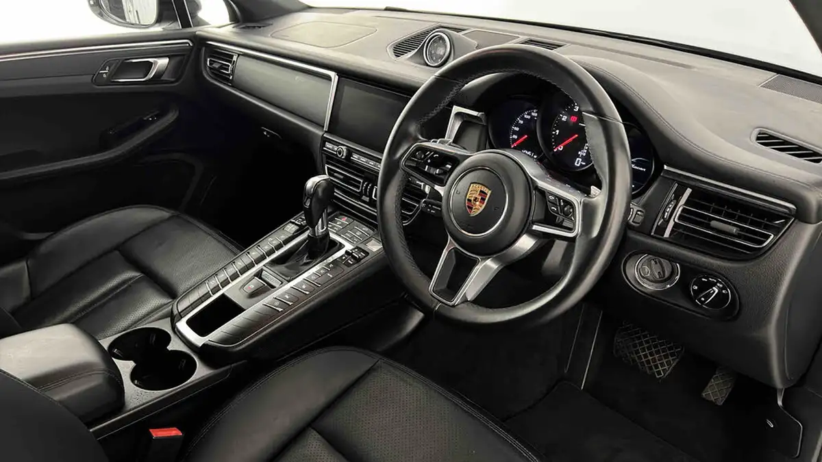 2019-porsche-macan-20-big-13