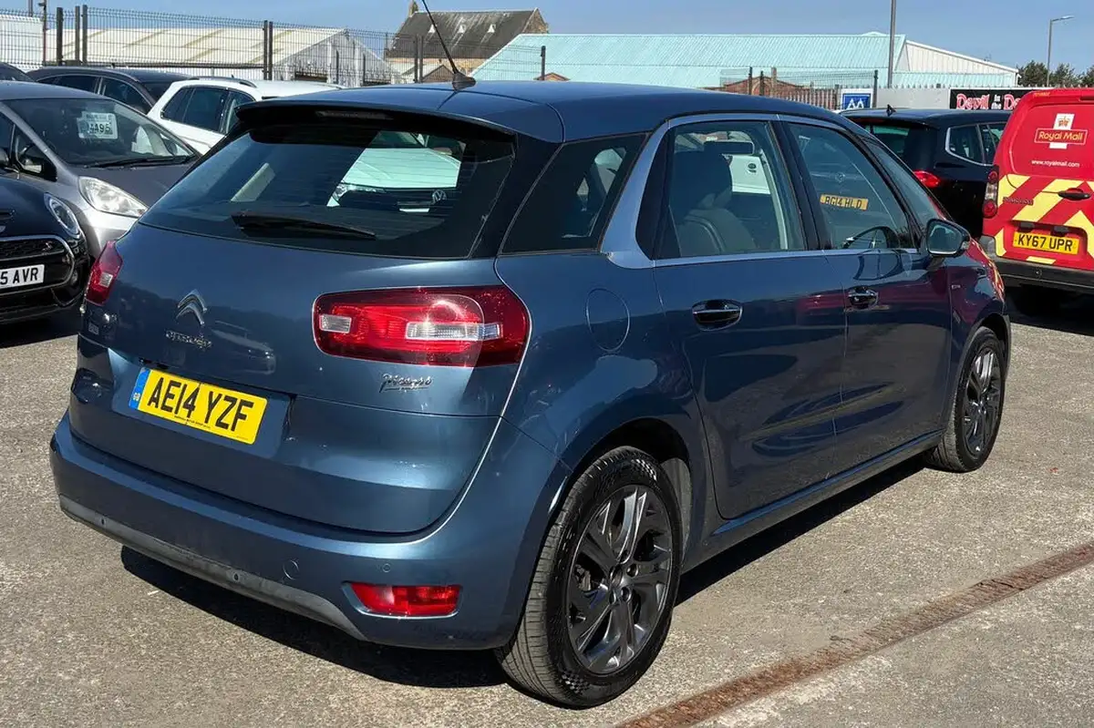 2014-citroen-c4-picasso-16e-hdi-exclusive-etg6-big-4