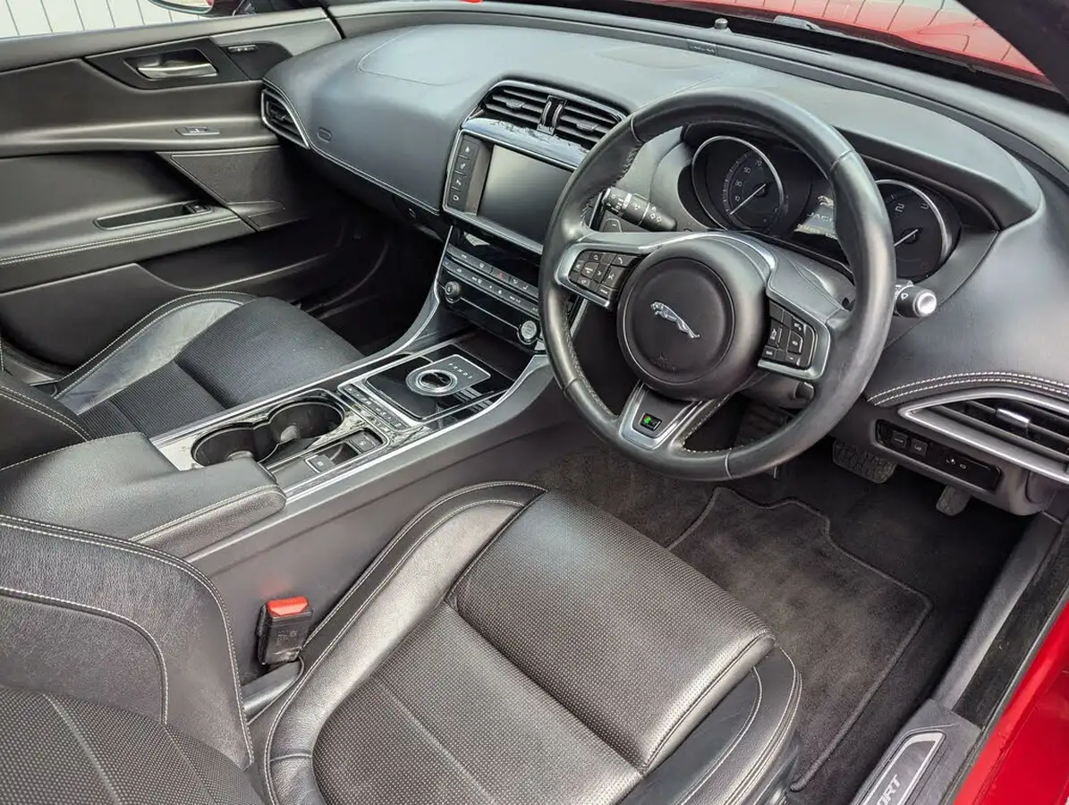 2016-jaguar-xe-20d-r-sport-180ps-auto-big-20