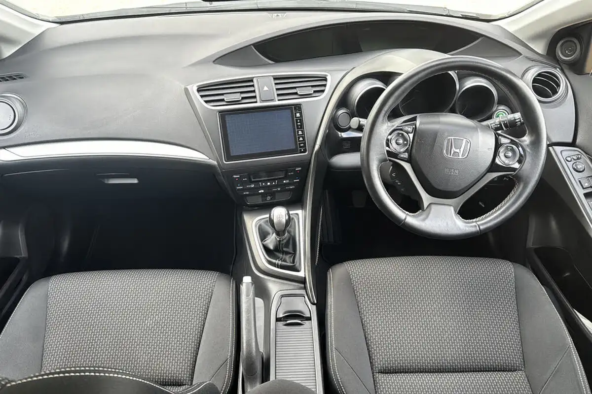 2017-honda-civic-18-i-vtec-se-plus-navi-ss-hatchback-big-8