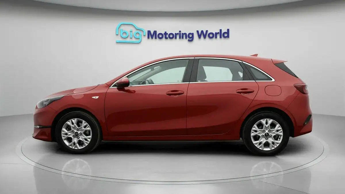 2023-kia-ceed-15-t-gdi-2-158bhp-hatchback-big-3