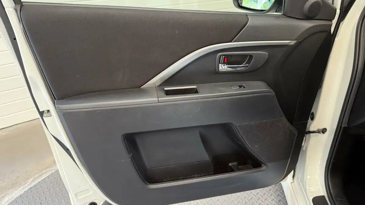 2012-mazda-mazda5-16d-sport-big-43