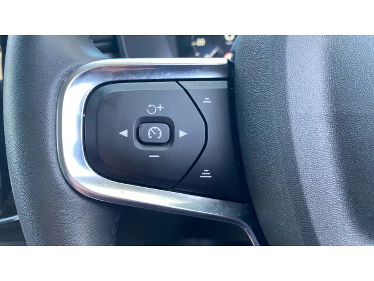 2022-volvo-xc40-15-t4-inscription-big-17
