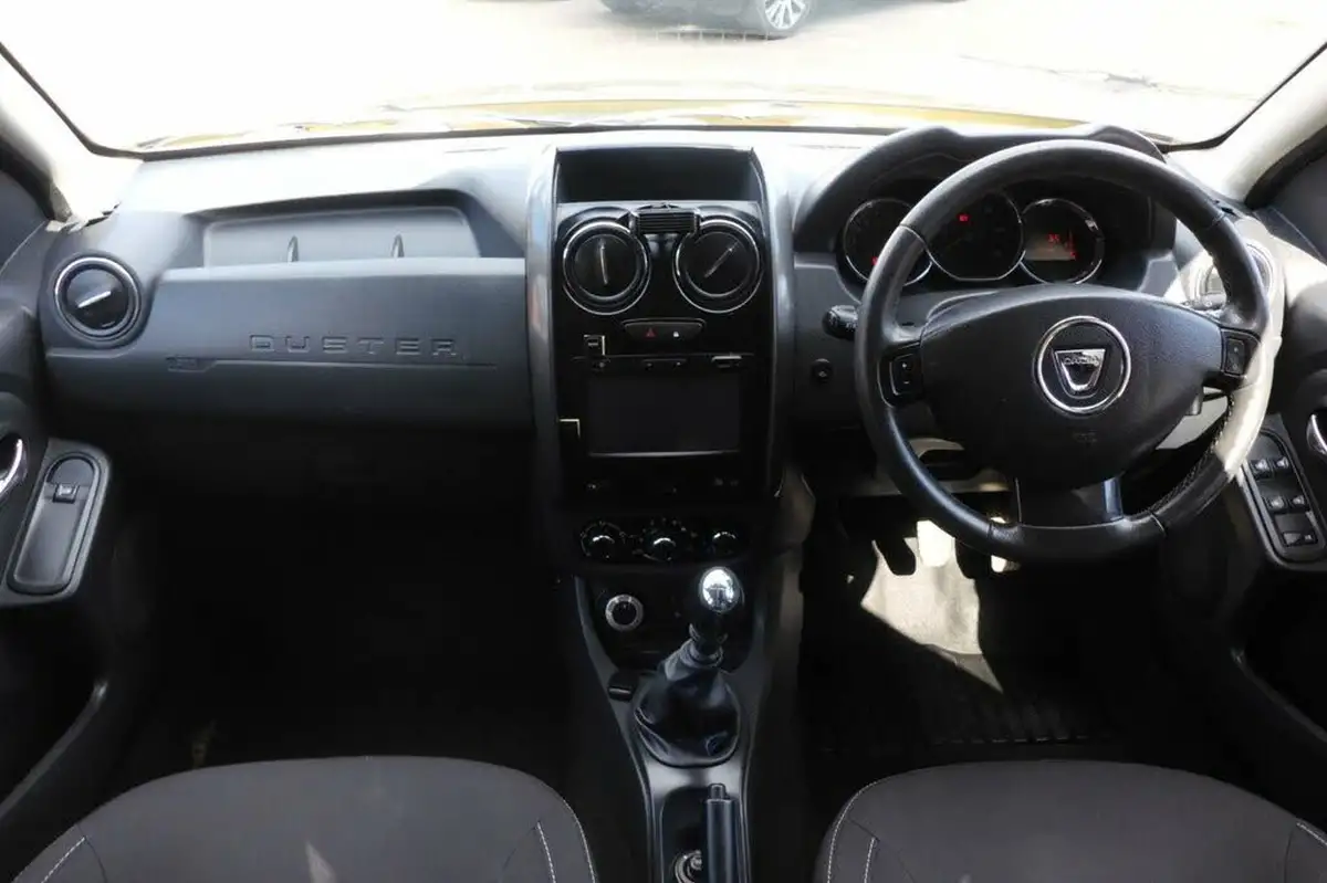 2016-dacia-duster-15dci-laureate-110hp-eu6-4x4-window-van-big-16