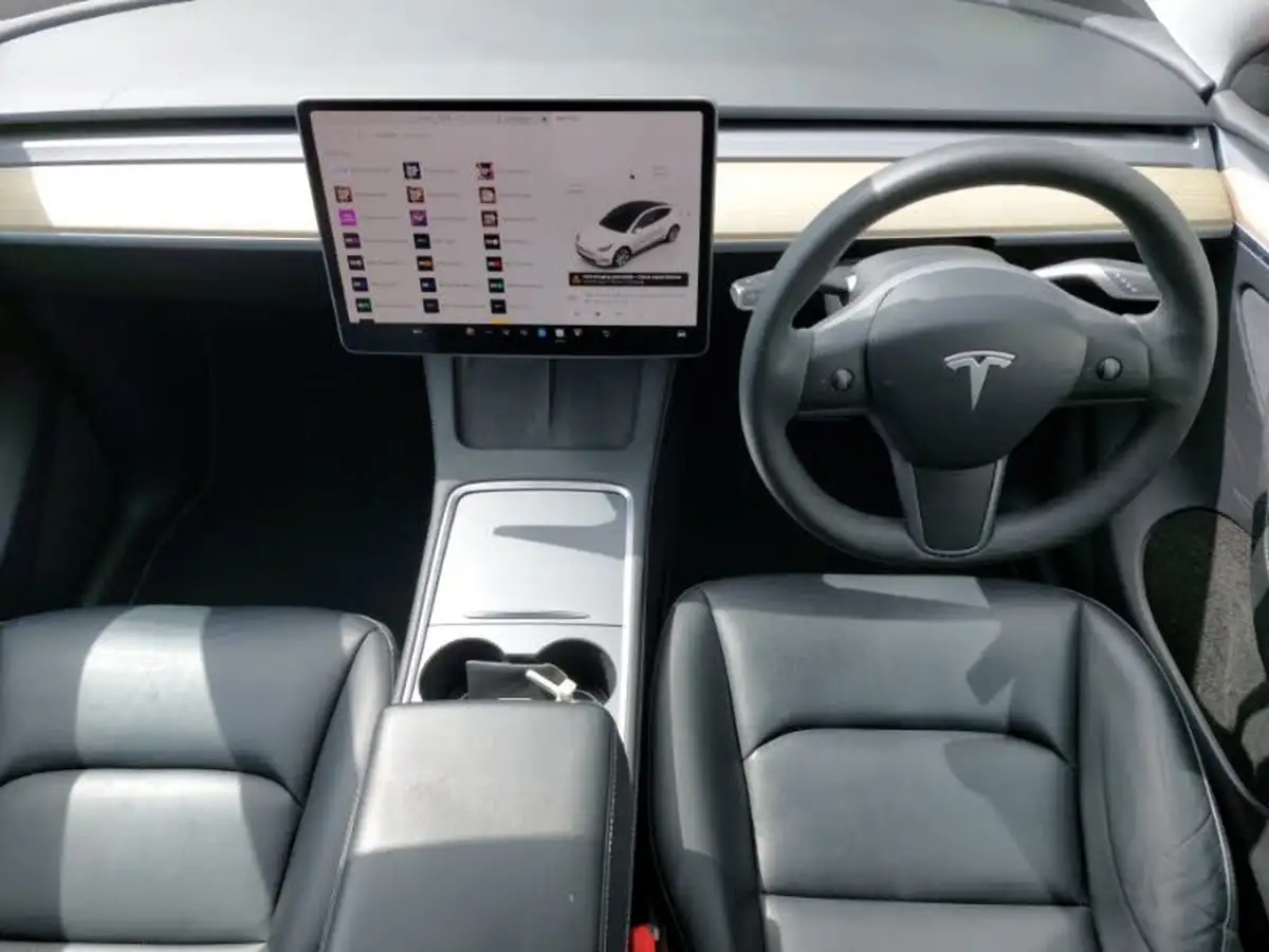 2023-tesla-model-y-e-rwd-big-2