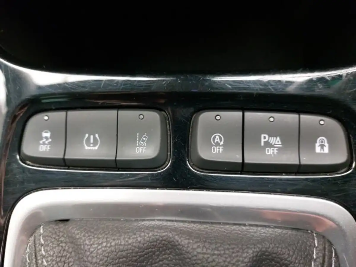2023-vauxhall-crossland-12-gs-110ps-big-16