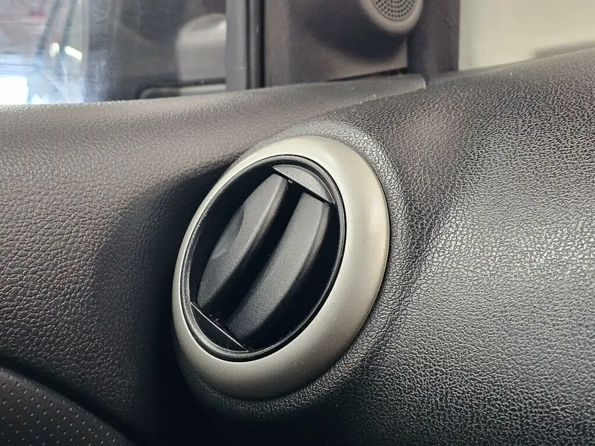 2012-nissan-note-14-n-tec-big-65