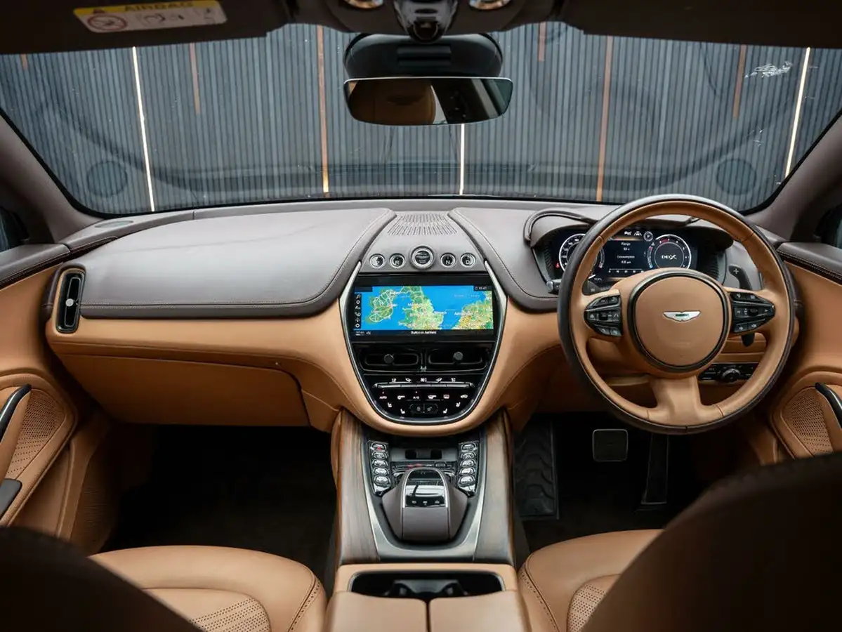 2021-aston-martin-dbx-40-v8-big-40