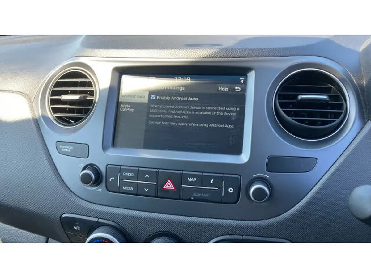 2019-hyundai-i10-10-play-big-29