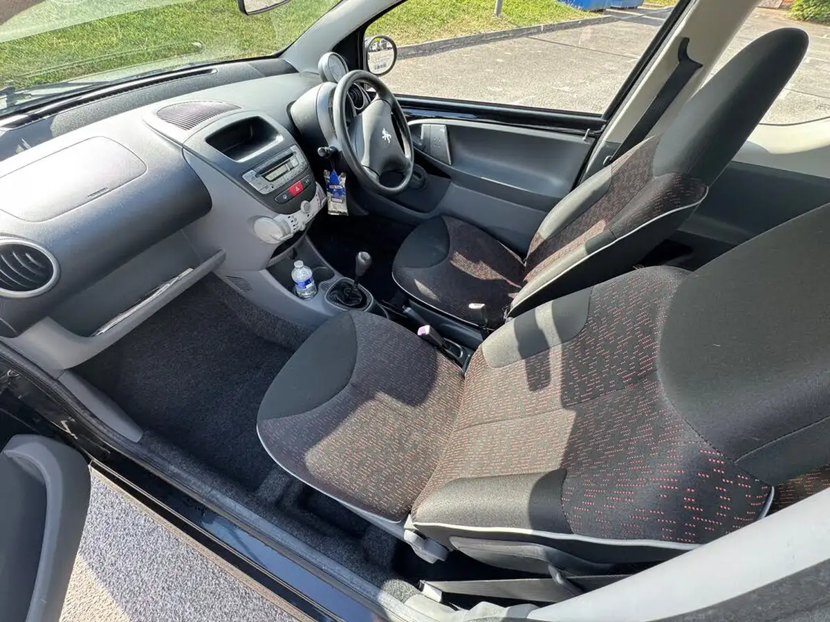 2009-peugeot-107-10-verve-3d-big-33