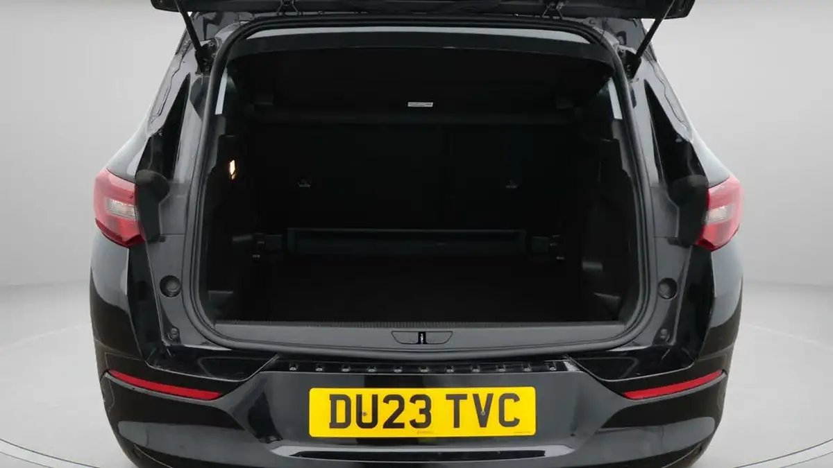 2023-vauxhall-grandland-12-gs-130ps-big-17