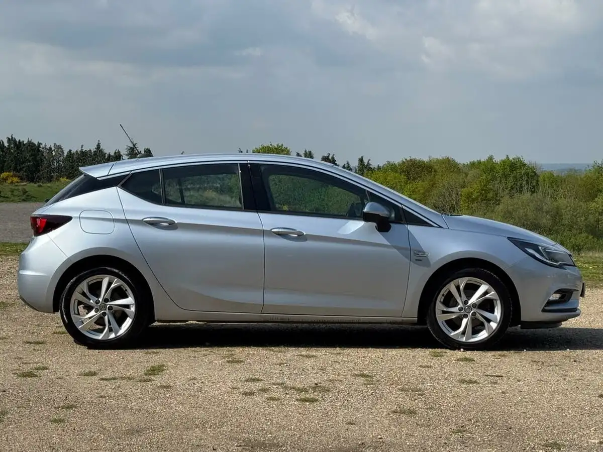 2019-vauxhall-astra-14i-16v-turbo-sri-nav-ss-hatchback-big-3