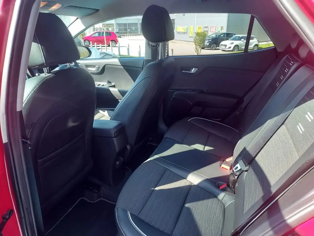 2022-kia-stonic-10-t-gdi-gt-line-s-dct-big-13