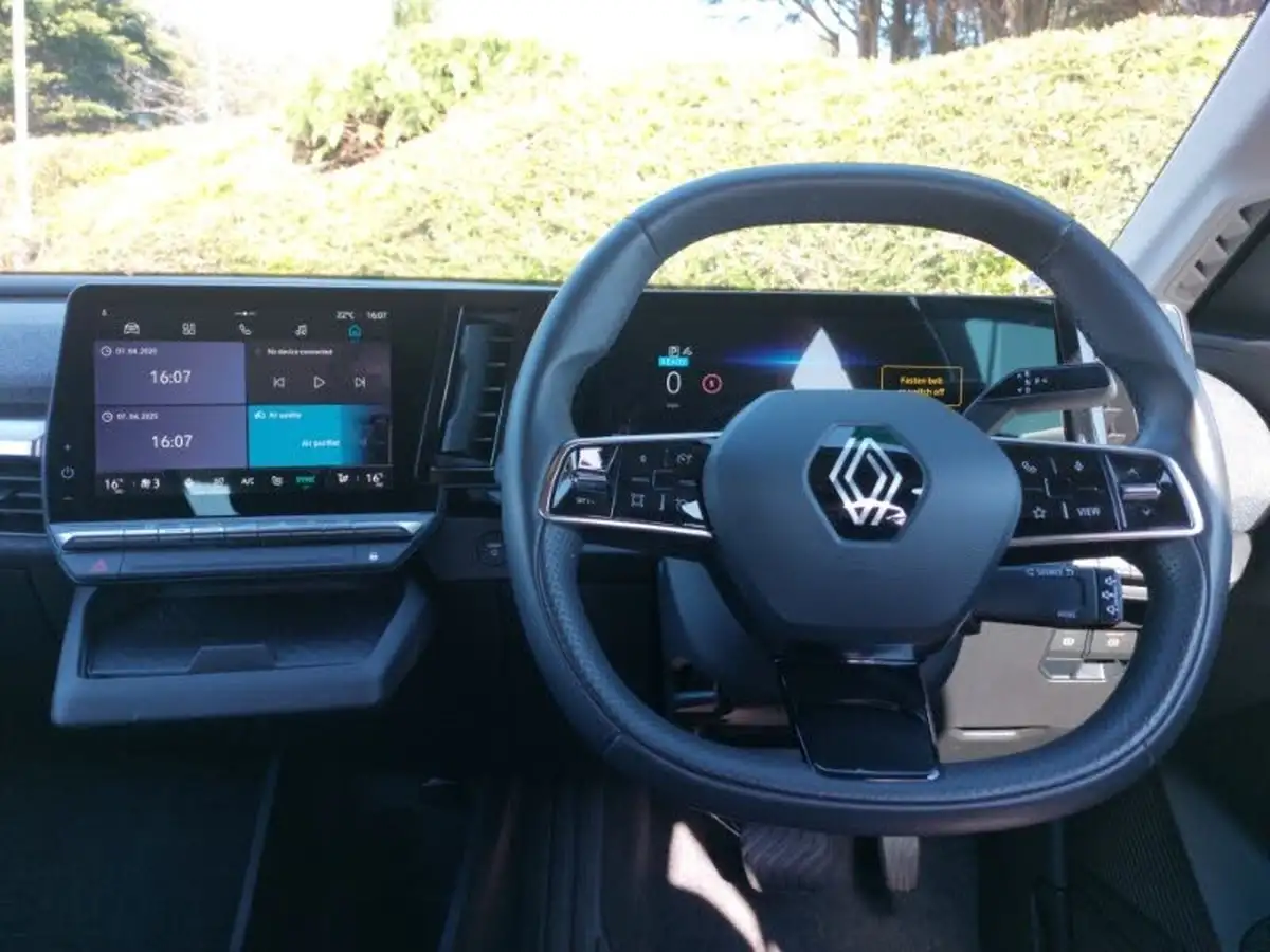 2022-renault-megane-e-tech-e-equilibre-big-6