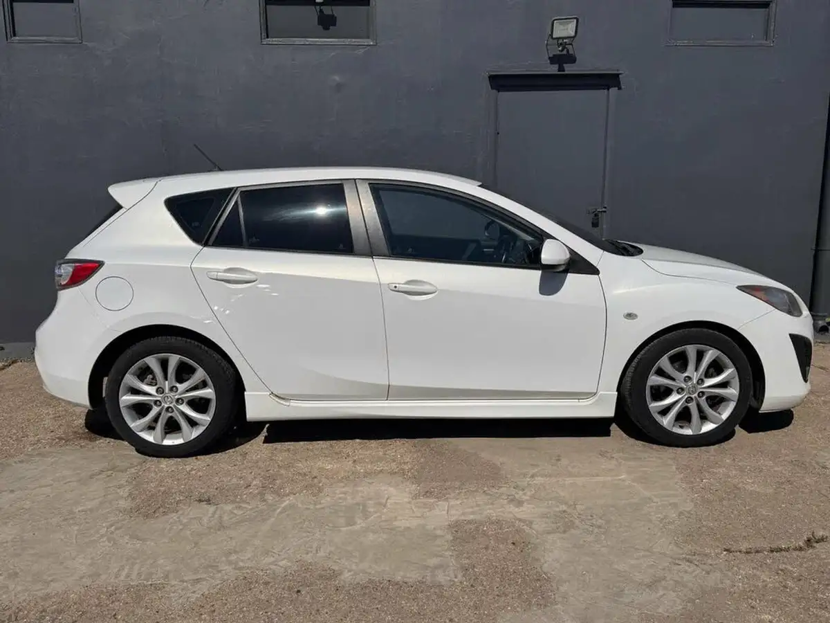 2010-mazda-mazda3-16-takuya-big-14