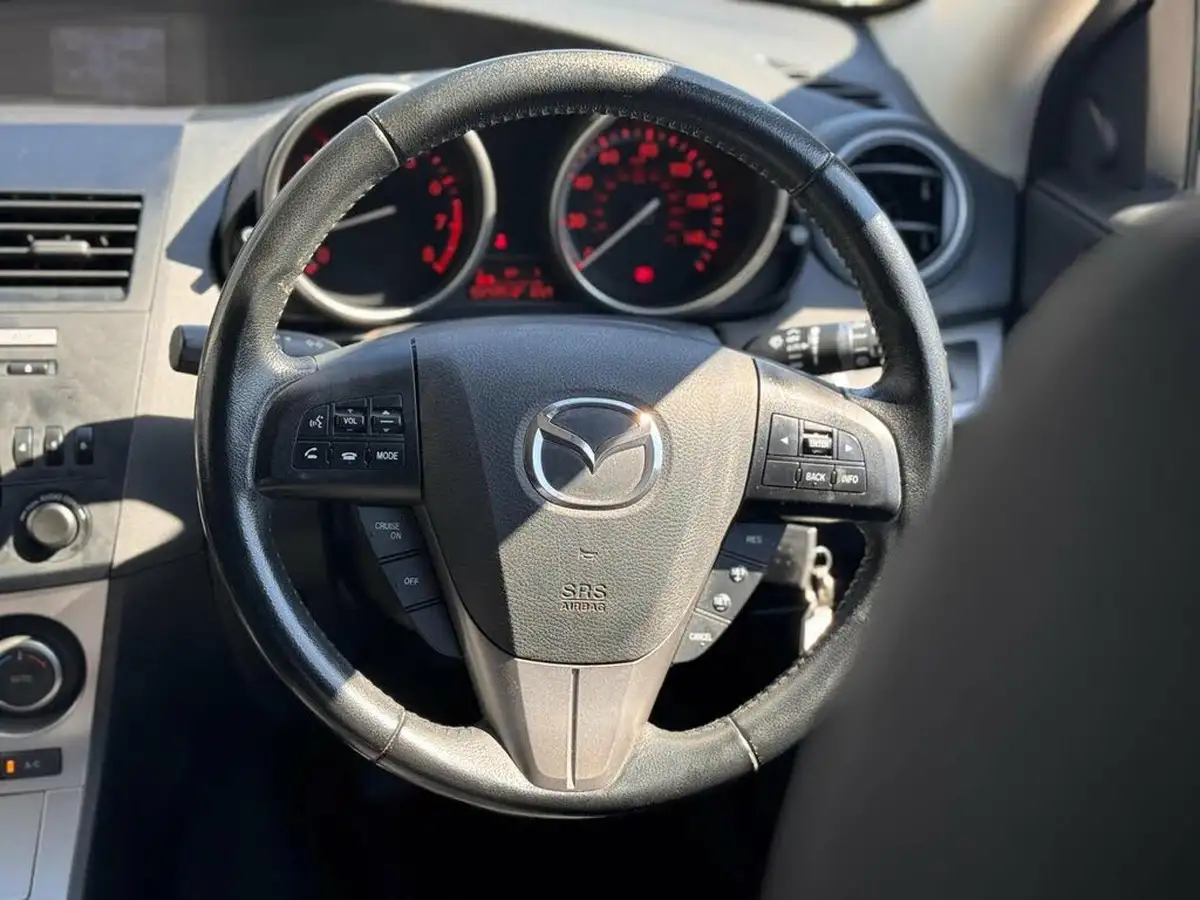 2010-mazda-mazda3-16-takuya-big-42