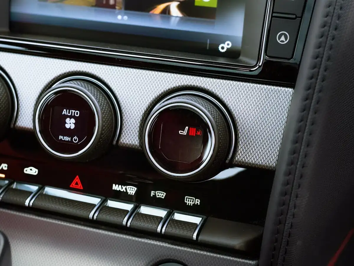 2015-jaguar-f-type-30-v6-coupe-quickshift-big-63