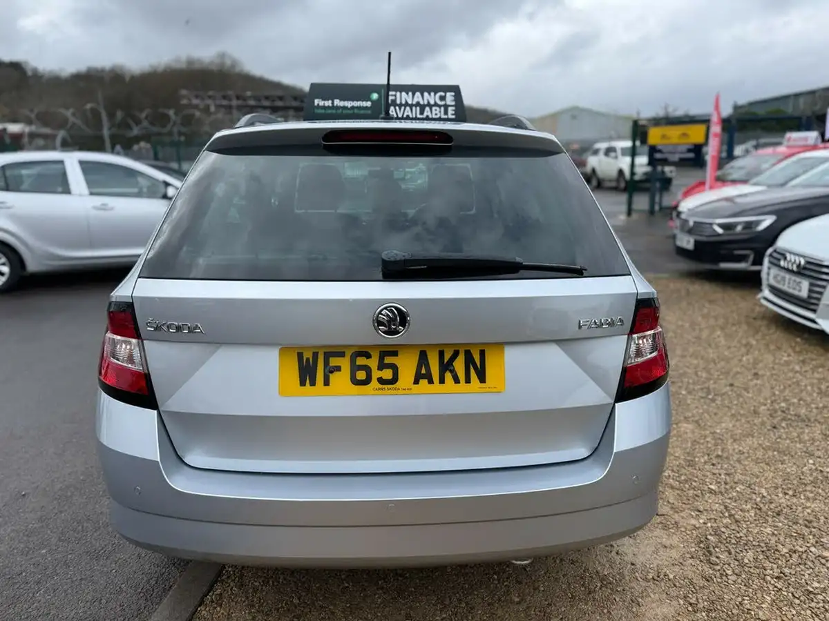 2015-skoda-fabia-12-tsi-se-l-109ps-estate-big-6